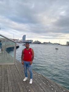 614716189: Chico busca chica en Barcelona