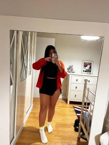 614766708: Chica busca chico en Orense