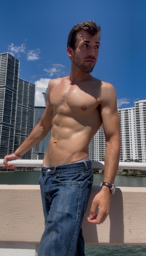 689094443: Chico busca chica en Madrid