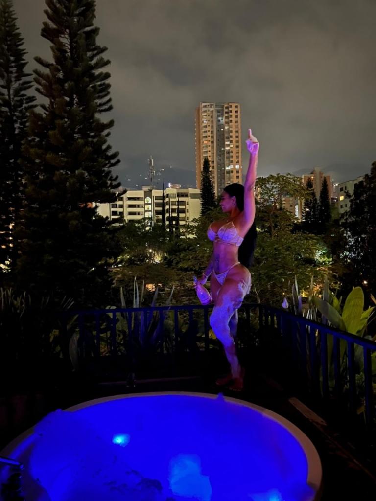612245371: Chica busca chico en Ibiza