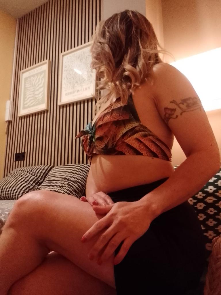 632437045: Chica busca chico en Barcelona