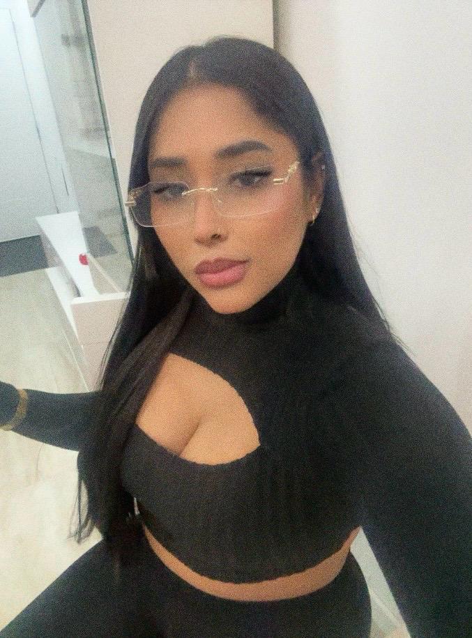 Chica busca chico en Alicante: Chica busca chico