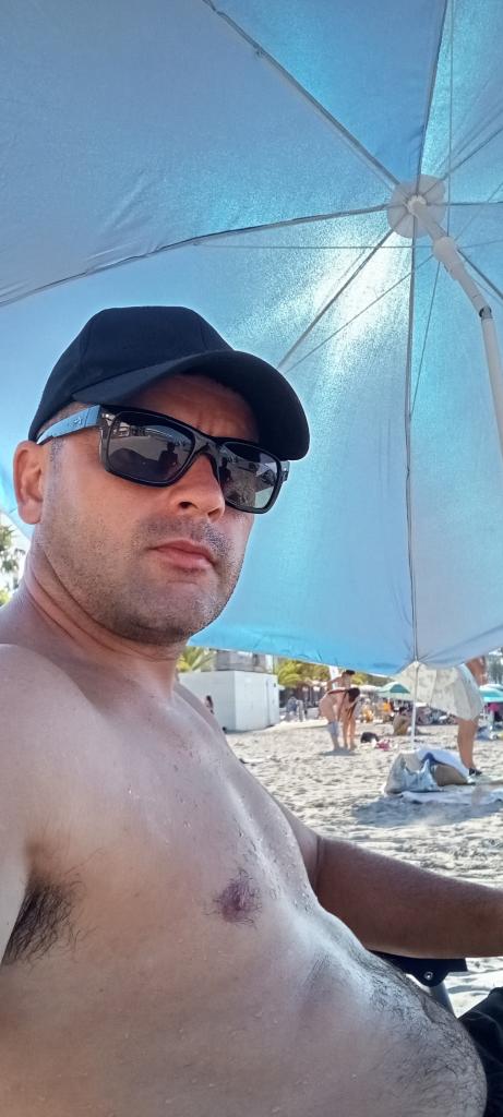 676634877: Chico busca chica en Valencia