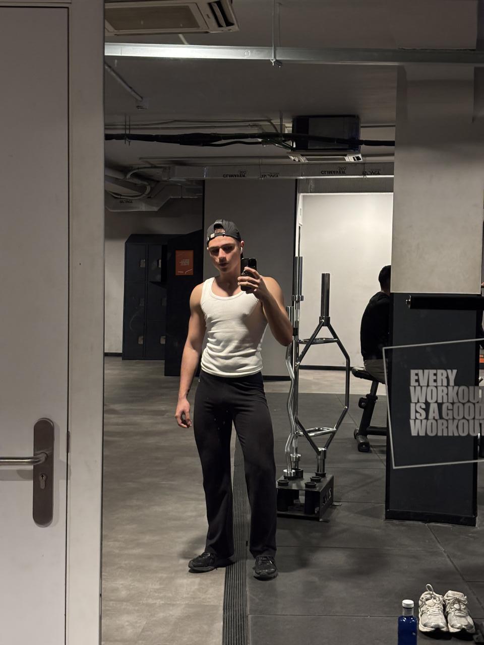 670869173: Chico busca chica en Madrid