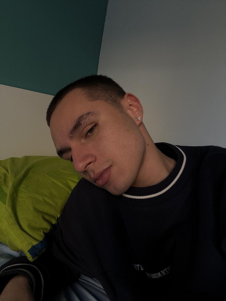 670869173: Chico busca chica en Madrid