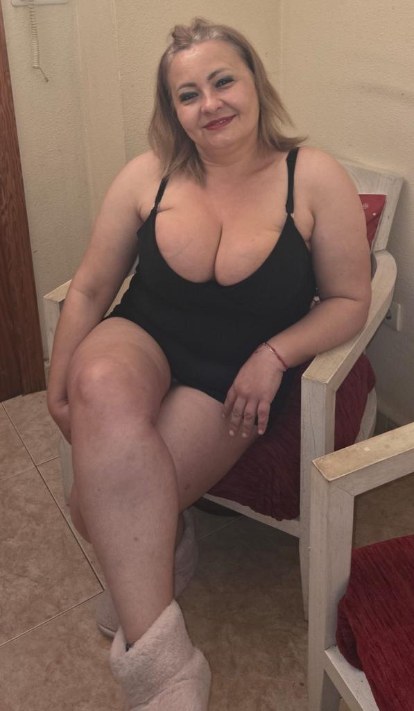 643977044: Chica busca chico en Murcia