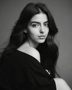 614844018: Chica busca chico en Barcelona