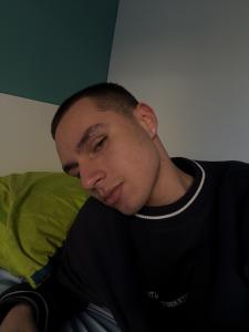 670869173: Chico busca chica en Madrid