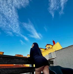 672144982: Chica busca chico en Barcelona