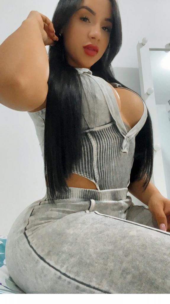 695498521: Chica busca chico en Valencia