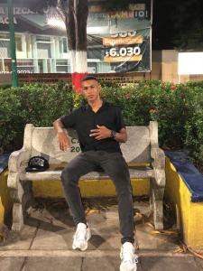 687163712: Chico busca chica en Zaragoza