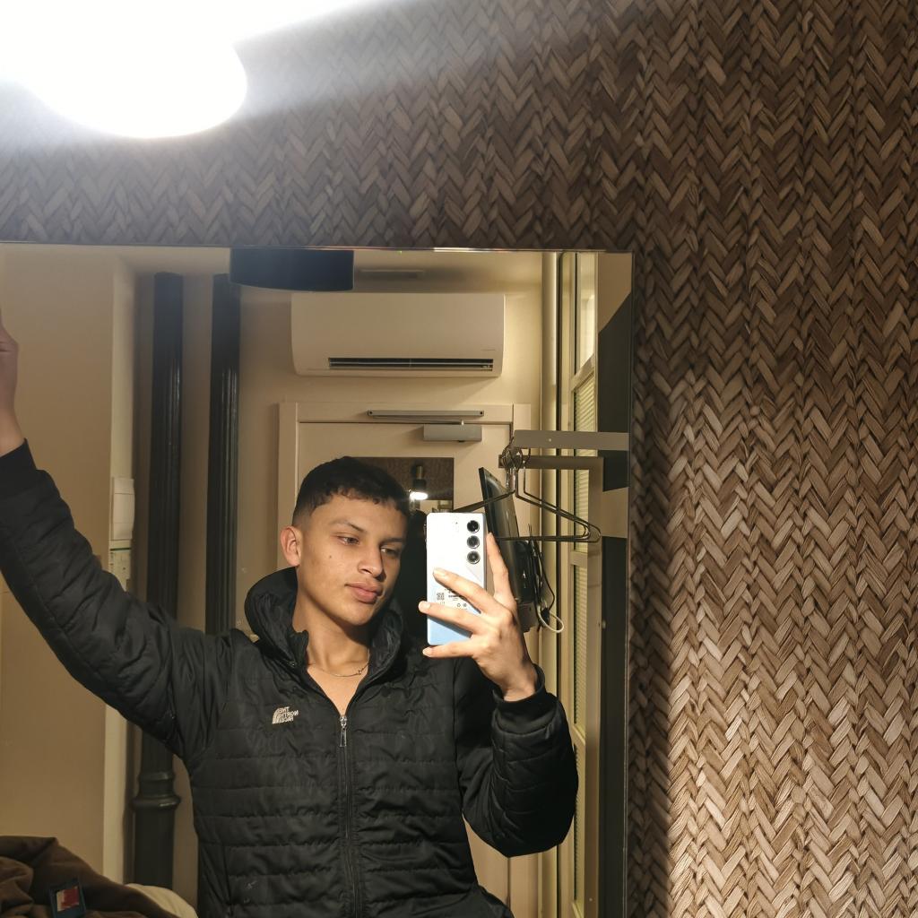 Chico busca chica en Sevilla: 