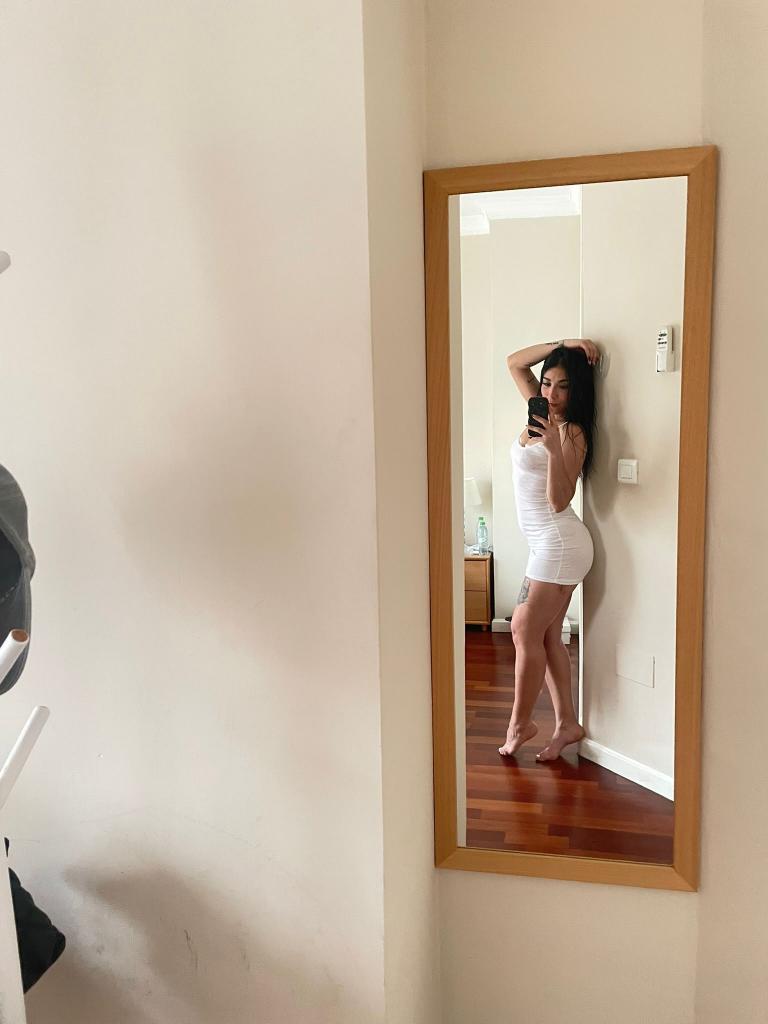 627632077: Chica busca chico en Málaga