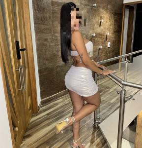 613803320: Chica busca chico en Cádiz