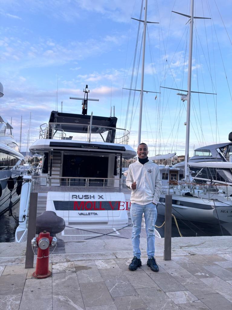 Chico busca chica en Mallorca: 