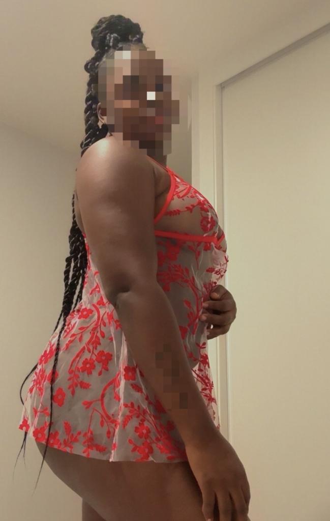 614737034: Chica busca chico en La Coruña