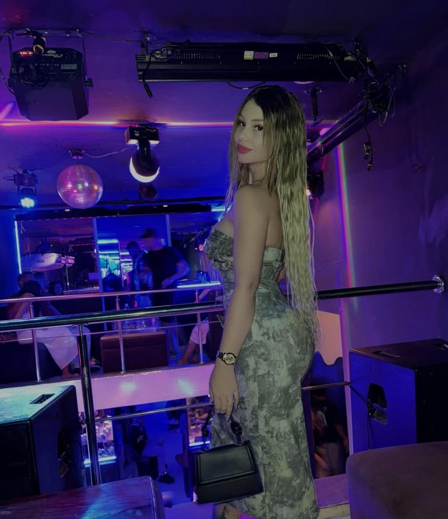 Chica busca chico en Huelva: 