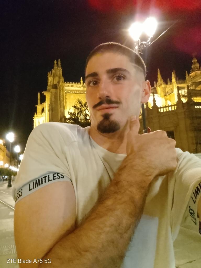 Chico busca chica en Málaga: 