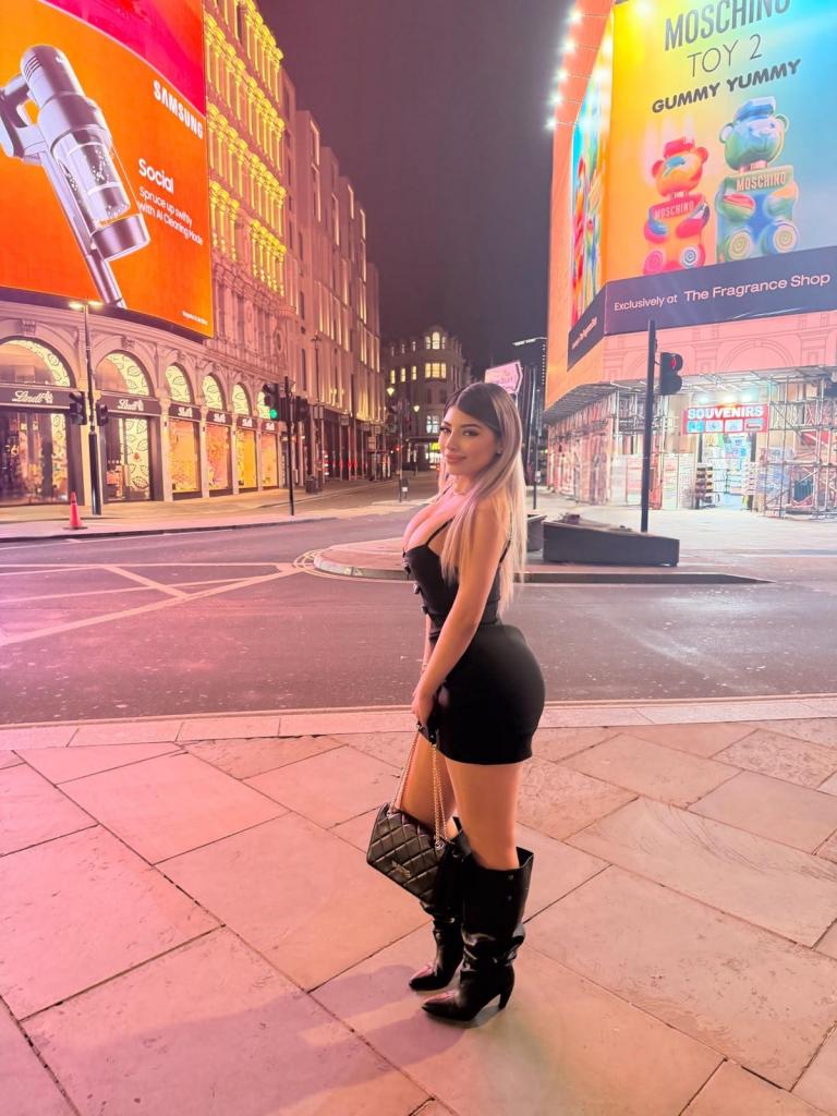 637181641: Chica busca chico en Barcelona