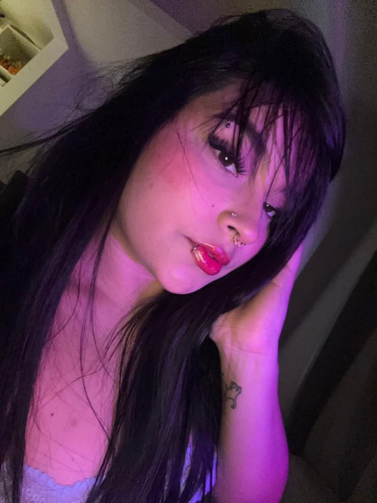 634797039: Chica busca chico en Barcelona
