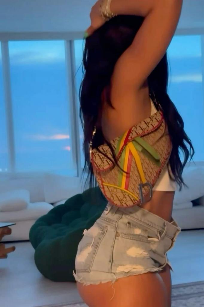 663188282: Chica busca chico en Lérida