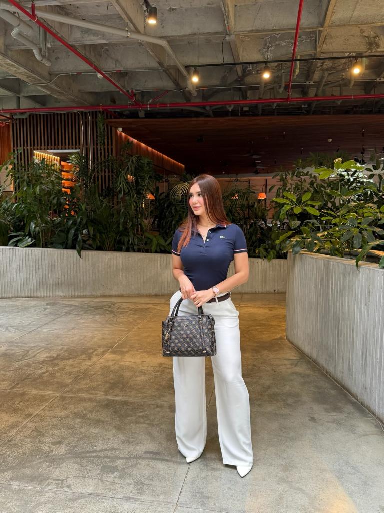 663115108: Chica busca chico en Barcelona