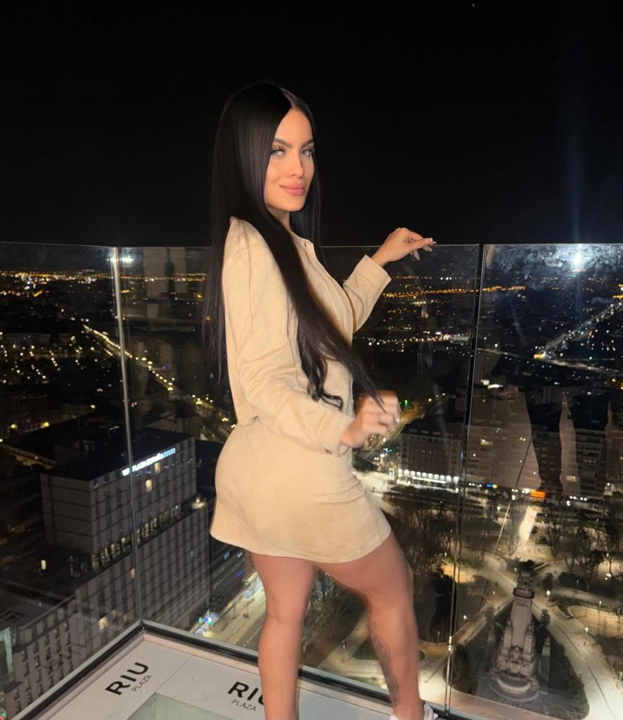 661517941: Chica busca chico en Madrid