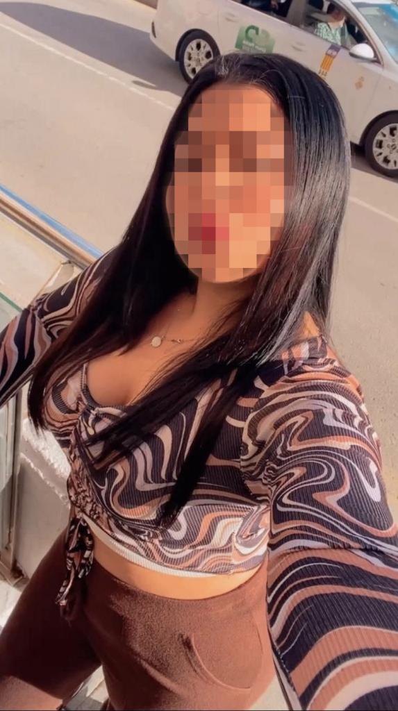 677315283: Chica busca chico en Cádiz