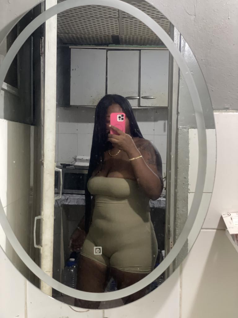 604279047: Chica busca chico en Sevilla