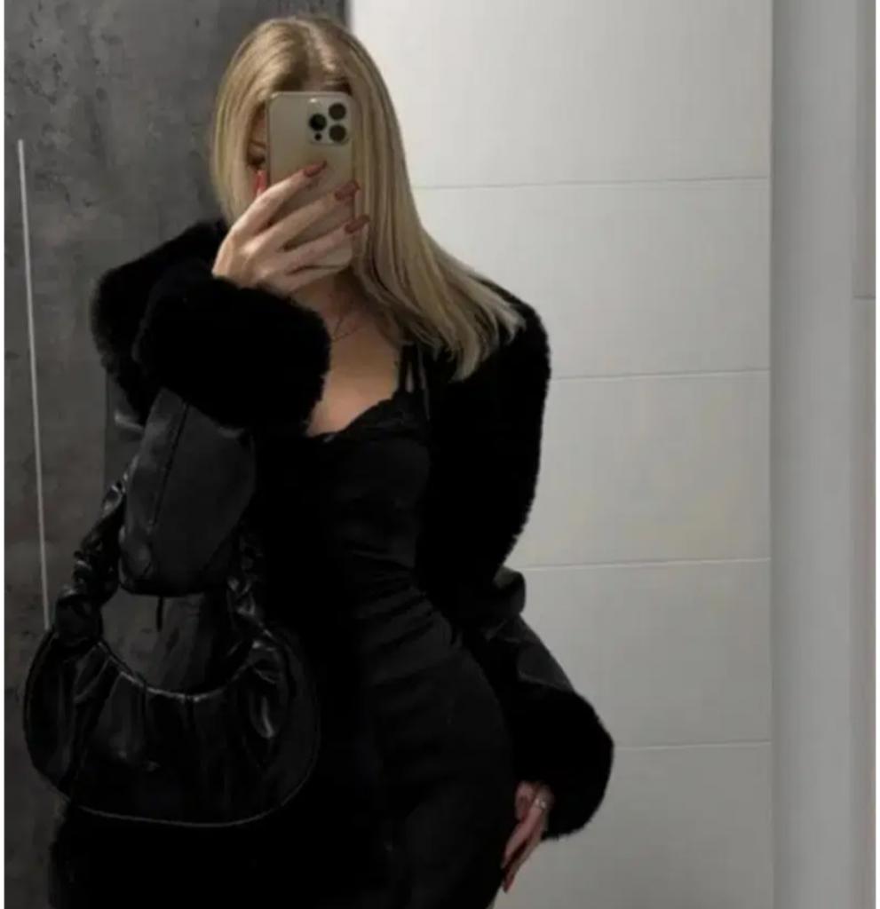 613925331: Chica busca chico en La Coruña