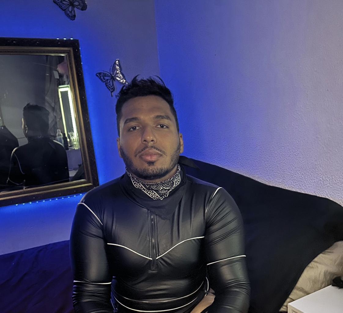 664682864: Chica busca chico en Madrid