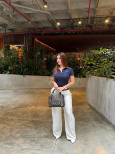 663115108: Chica busca chico en Barcelona