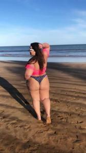 674564045: Chica busca chico en Sevilla