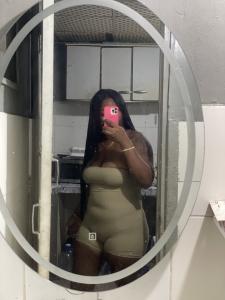 604279047: Chica busca chico en Sevilla