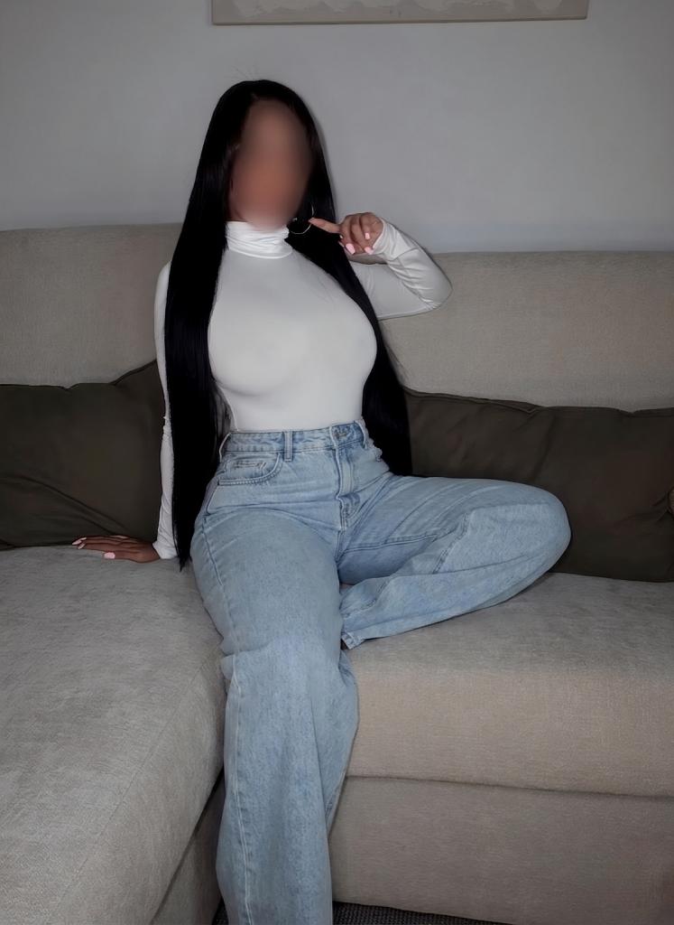 647886275: Chica busca chico en Guipúzcoa