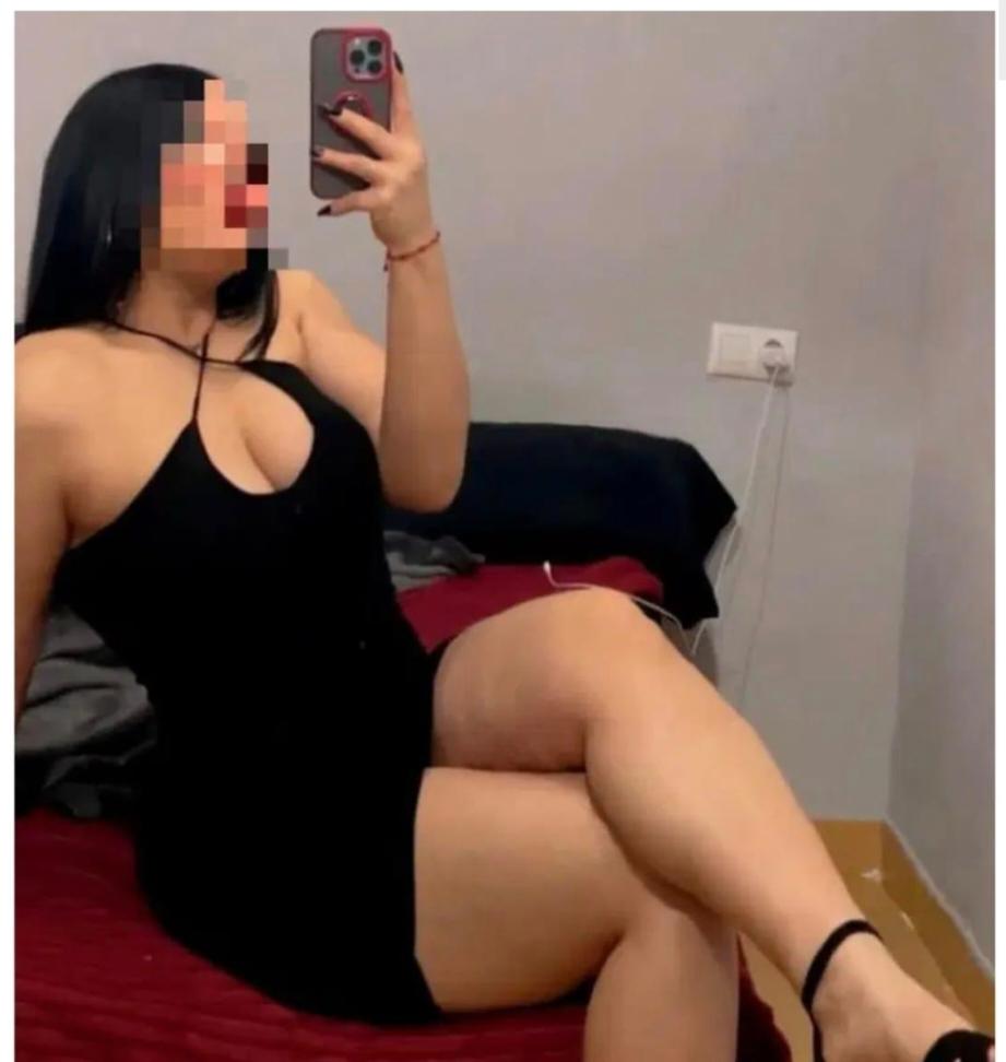 632819385: Chica busca chico en Barcelona