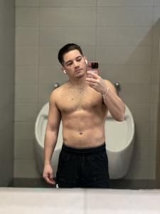 643752296: Chico busca chica en Barcelona