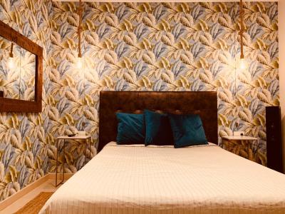 664874220: Chica busca chico en Madrid