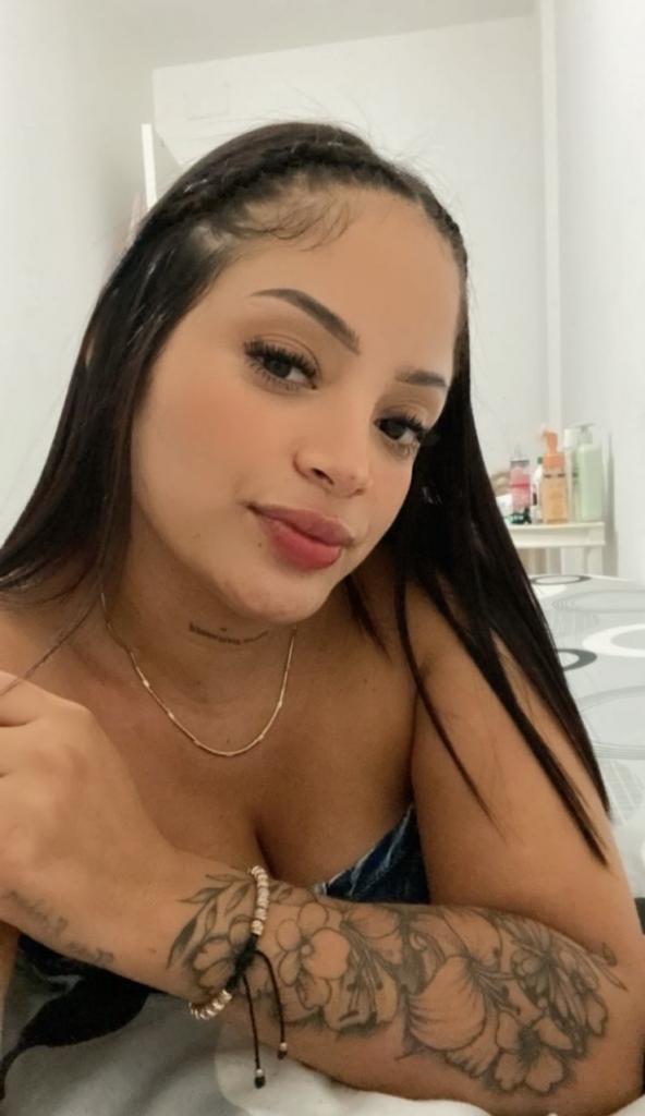 687498576: Chica busca chico en Barcelona