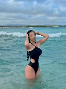 647345611: Chica busca chico en Madrid