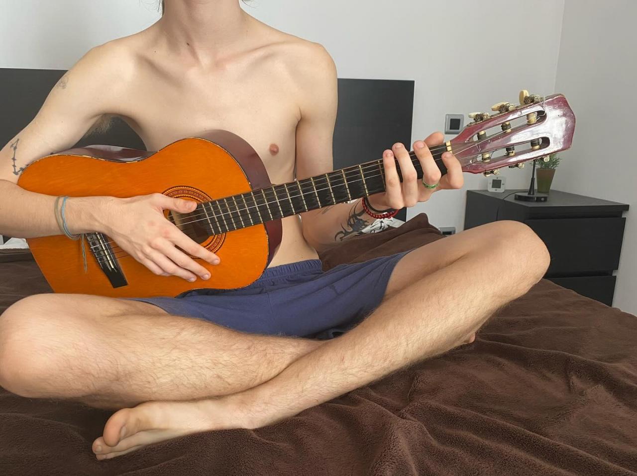 664343598: Chico busca chica en Las Palmas