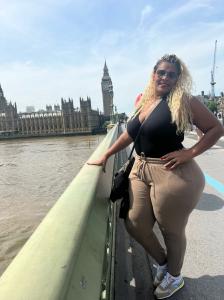 641498198: Chica busca chico en Madrid