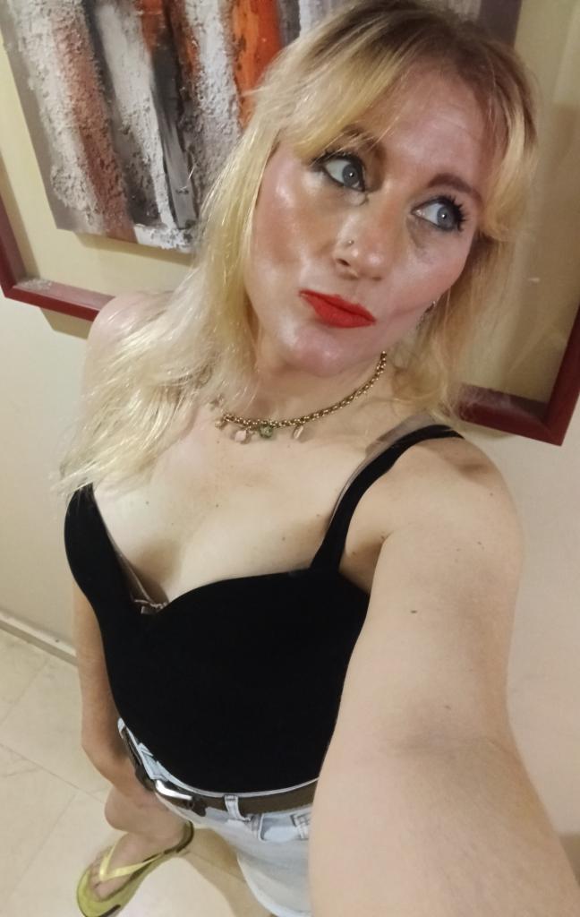 666913401: Chica busca chico en Barcelona