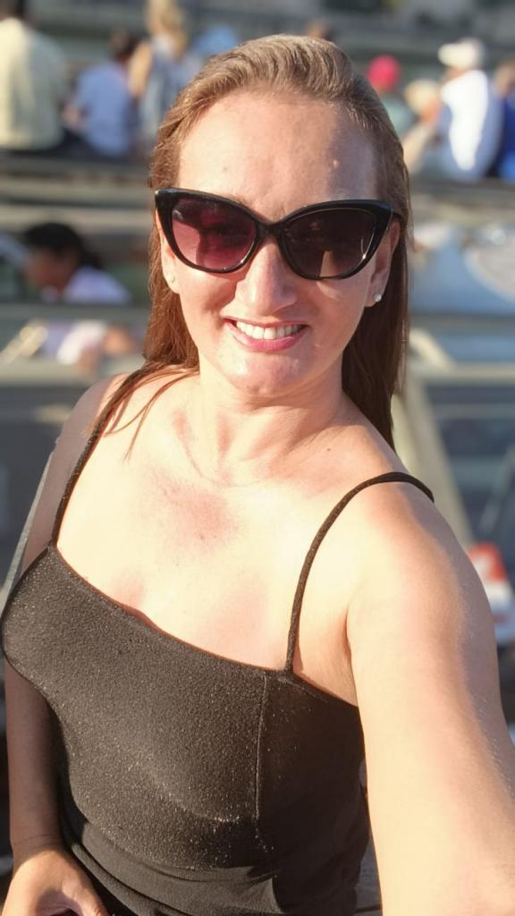 655244351: Chica busca chico en Barcelona