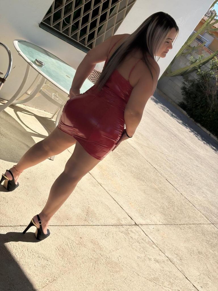 745026090: Chica busca chico en Málaga