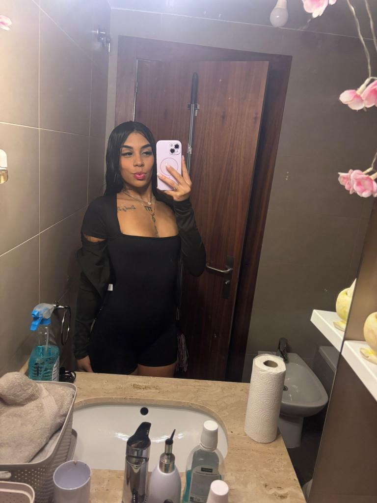 678771086: Chica busca chico en Madrid