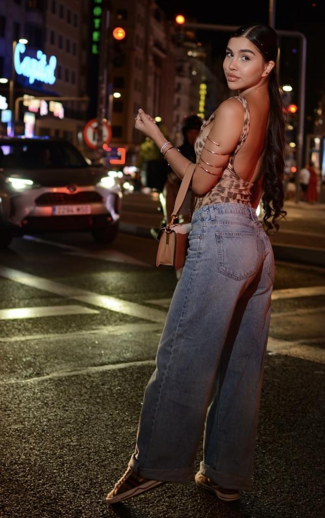 611395575: Chica busca chico en La Coruña