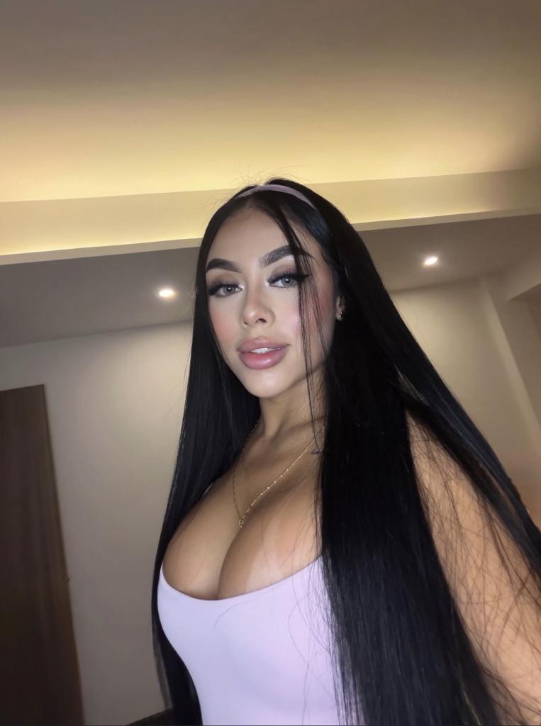 617167094: Chica busca chico en La Coruña