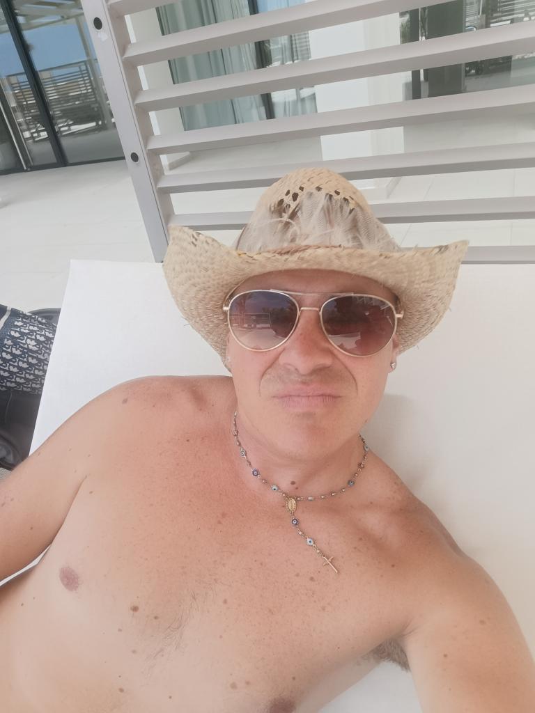 Chico busca chica en Ibiza: 