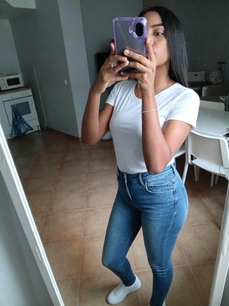 674410606: Chica busca chico en Madrid